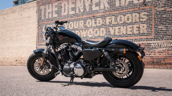 HD-COM-19-sportster-forty-eight-hdi-gallery-2