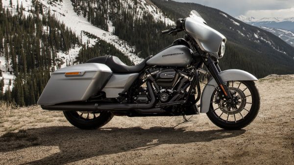 19-touring-street-glide-special-hdi-hero-m